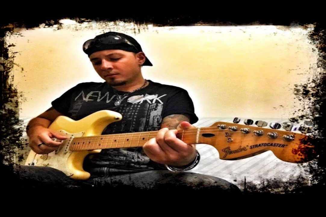 Ο Λαυρέντης Μαχαιρίτσας-Ο Steve Tesser-Η Μιρέλα Πάχου και Ο Νικόλας Φιλήτας κάνουν στάση στο νησί μας...
