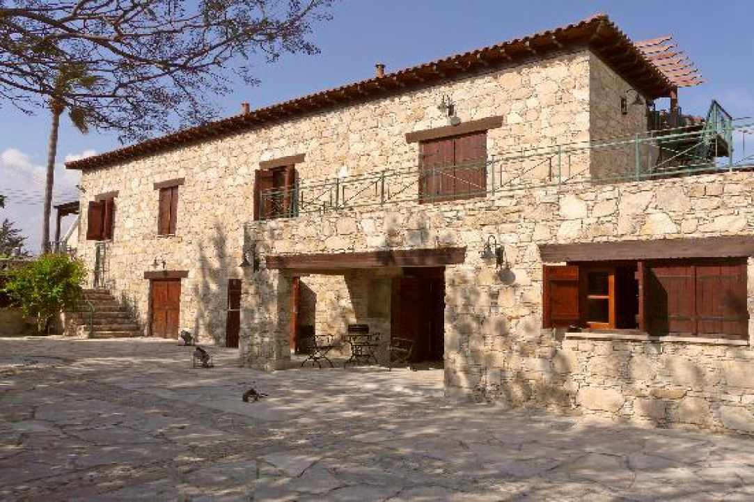 Atys Sings GYPSY Orchestration: Larkos Larkou...at The Cyprus Wine Museum!