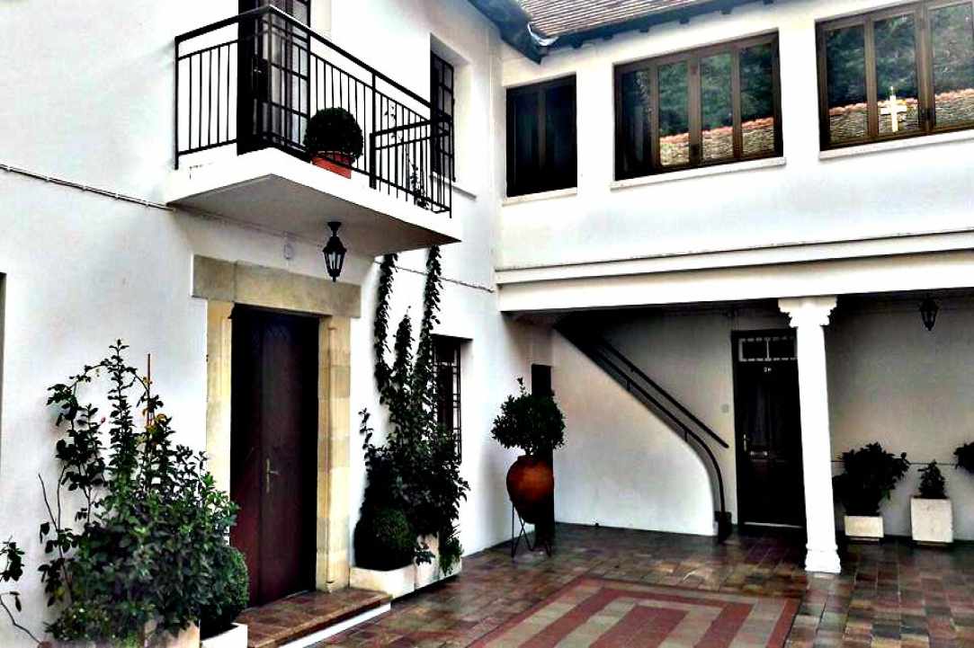 Ιερά Μονή Τροοδίτισσας