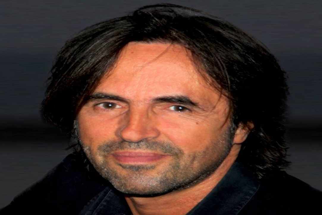 Ο Βασίλης Λέκκας τραγουδά Στέλιο Καζαντζίδη
