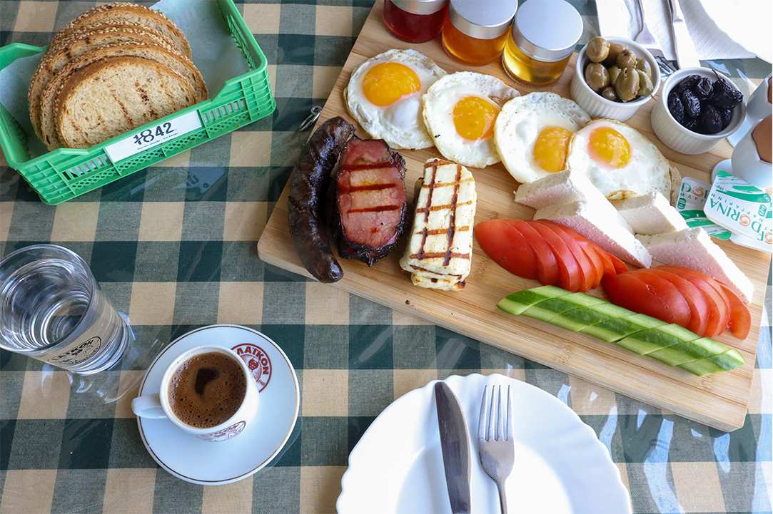 From the “Tzisisve” to the Freddo and to the most authentic brunch we’ve ever had