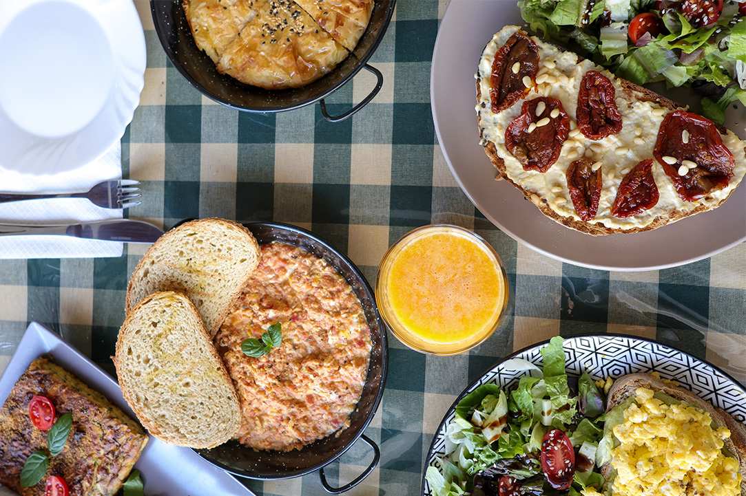 From the “Tzisisve” to the Freddo and to the most authentic brunch we’ve ever had