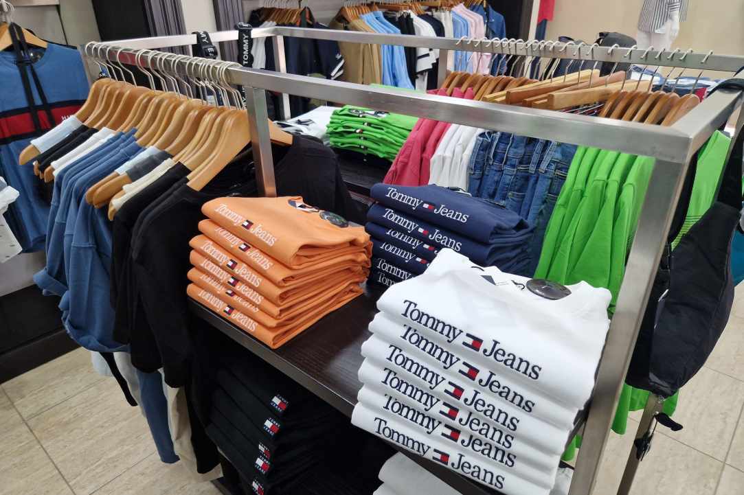 Tommy Hilfiger gallery image 4