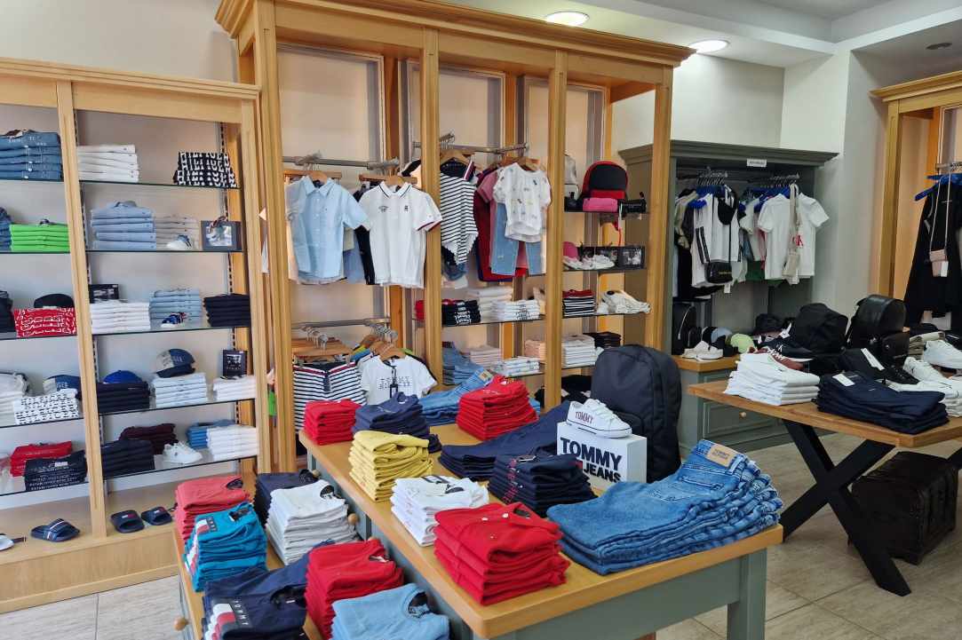 Tommy Hilfiger gallery image 2