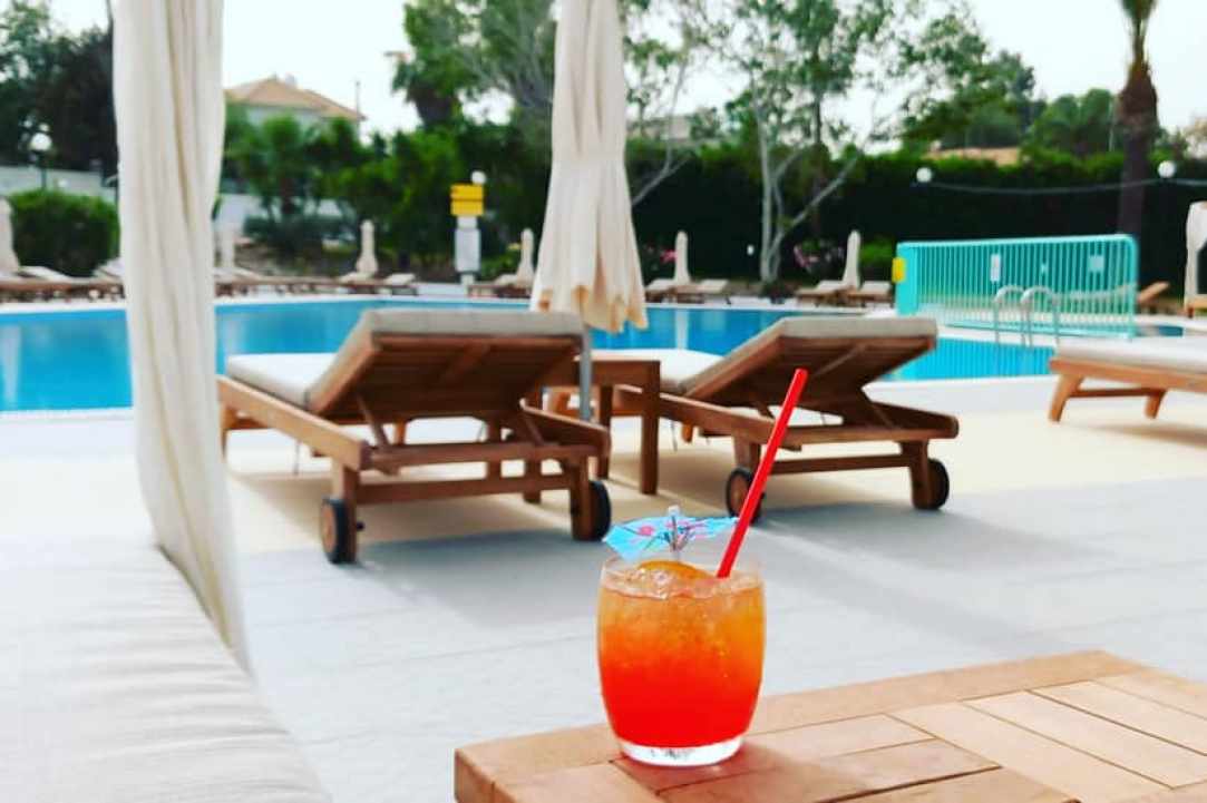 Adelais Bay Hotel