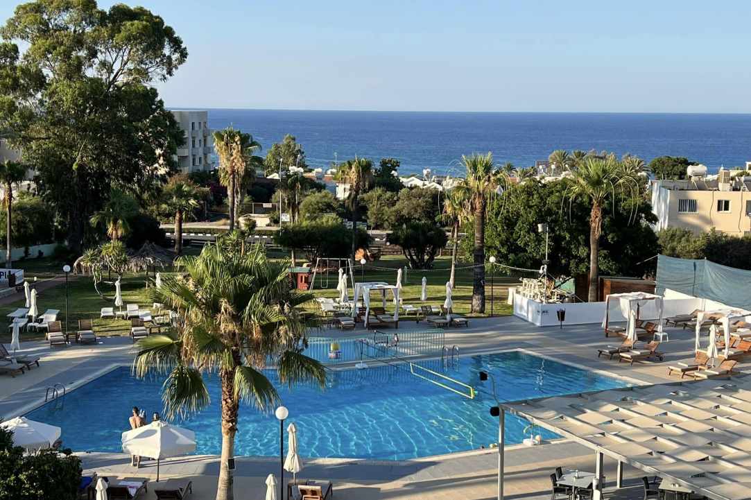 Adelais Bay Hotel