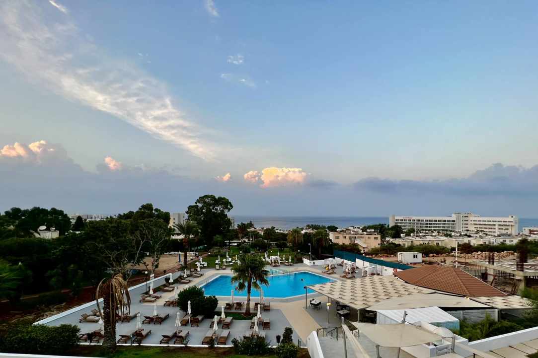 Adelais Bay Hotel