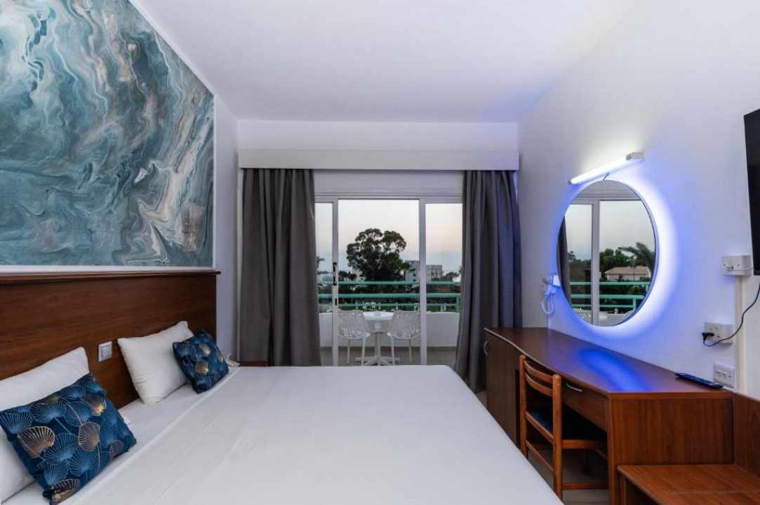 Adelais Bay Hotel gallery image 3