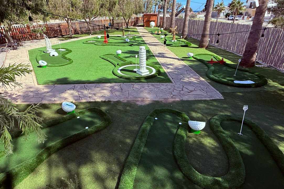 Putt Putt Mini Golf gallery image 1