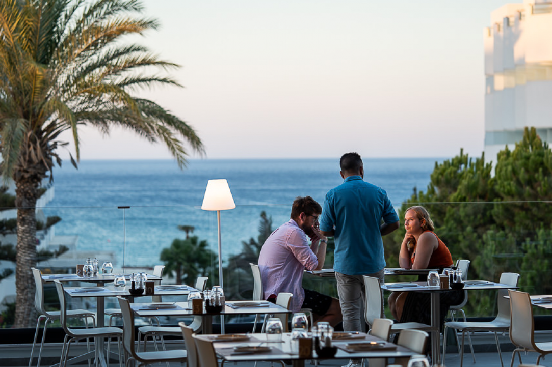 AHINOS Mediterranean & Sushi gallery image 1