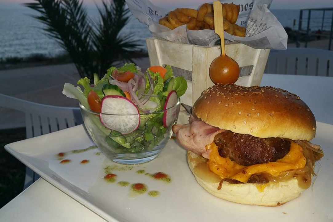 Baracas Lounge Bar
