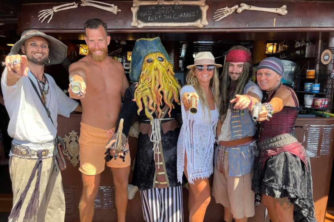 The Black Pearl Pirate Boat gallery image 5