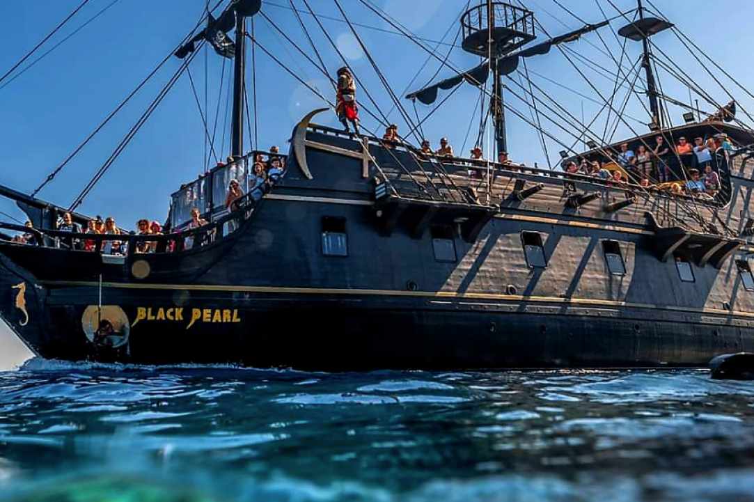 The Black Pearl Pirate Boat