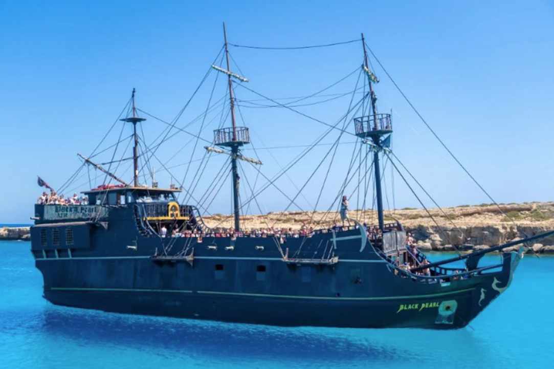 The Black Pearl Pirate Boat