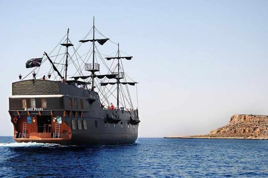 The Black Pearl Pirate Boat