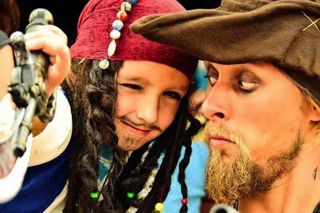 The Black Pearl Pirate Boat gallery image 4