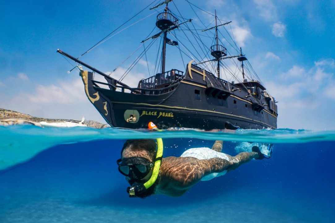 The Black Pearl Pirate Boat