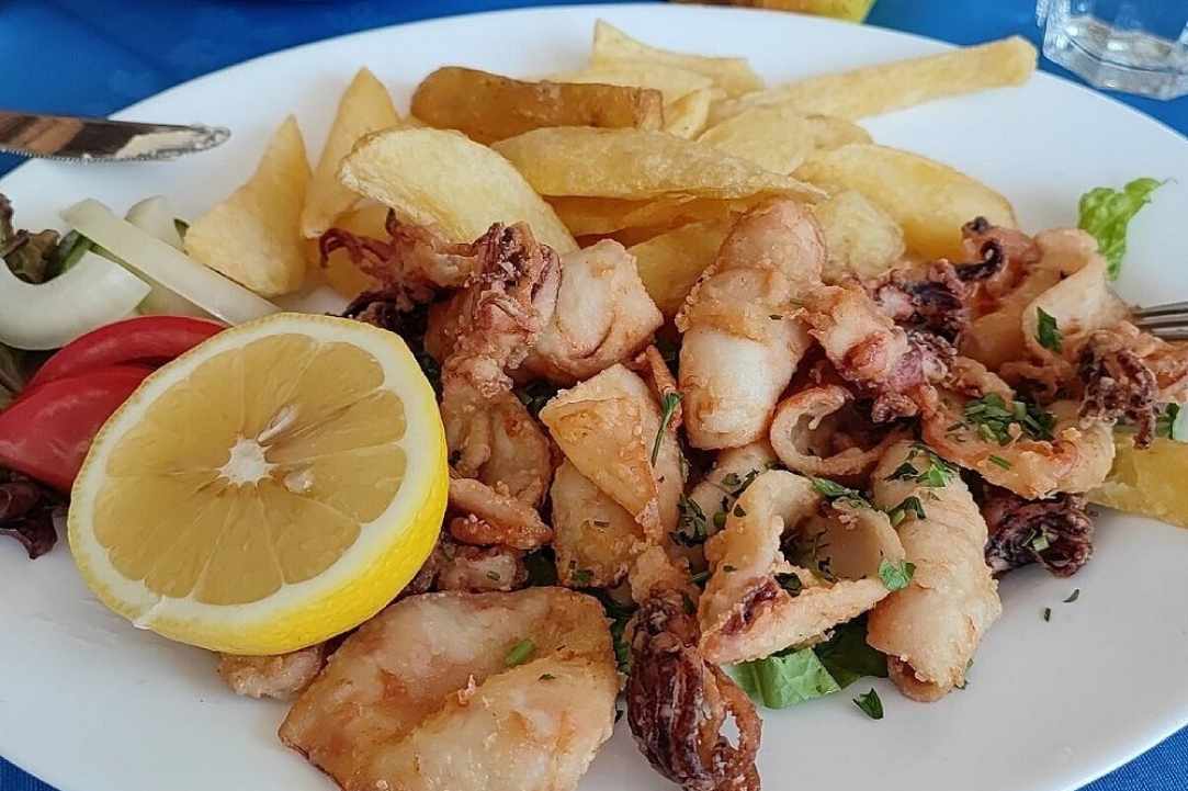 Salamis Restaurant and Sports Bar