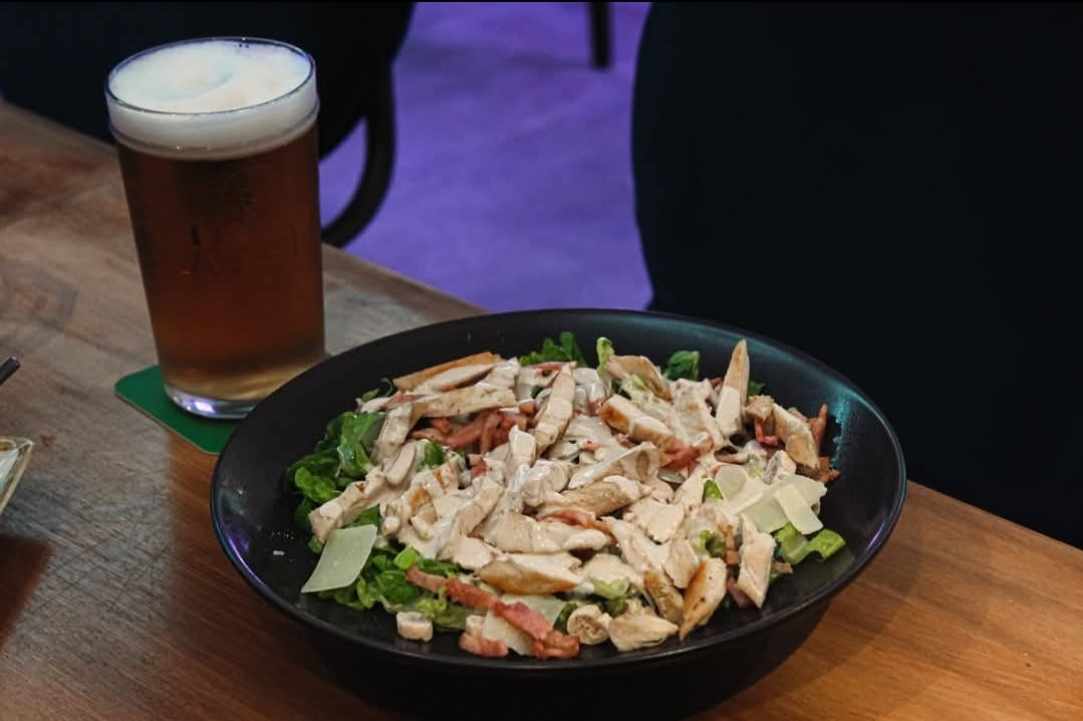 Clusters Bar & Grill gallery image 3