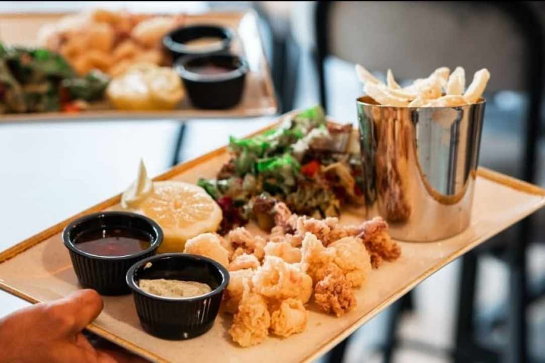 Clusters Bar & Grill gallery image 5