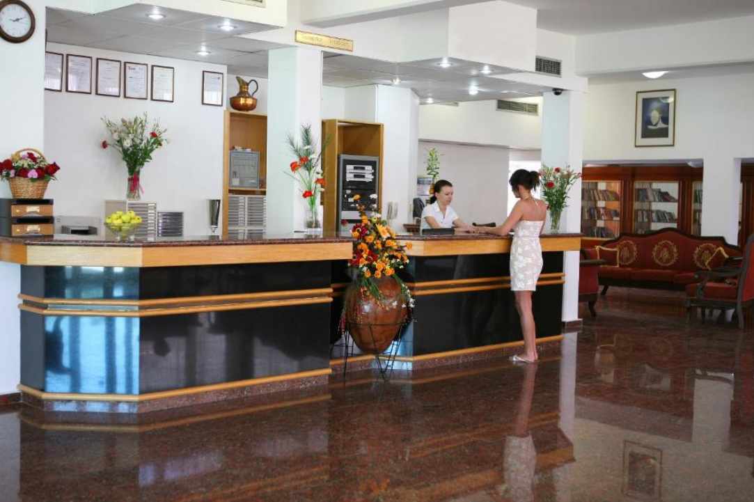 Corallia Beach Hotel Apartments