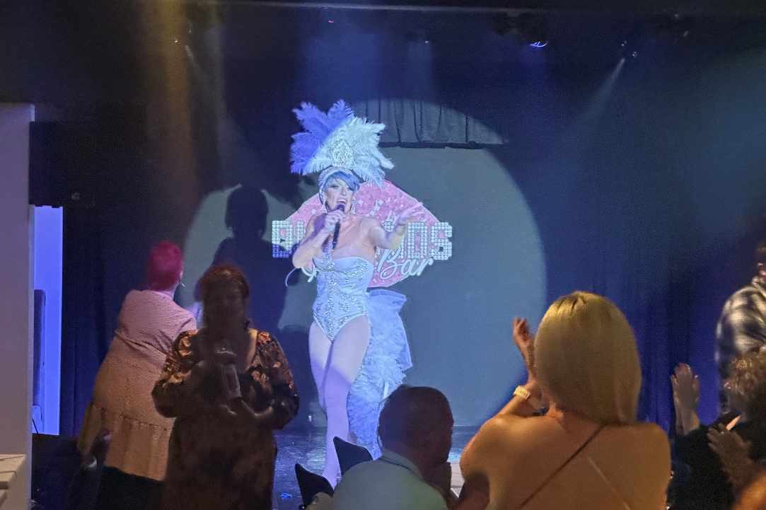 Diamonds Show Bar gallery image 5