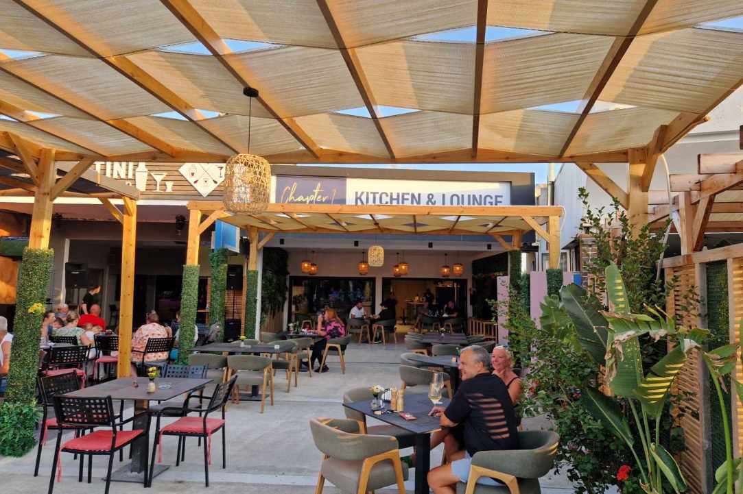 Chapter 1 Kitchen and Lounge