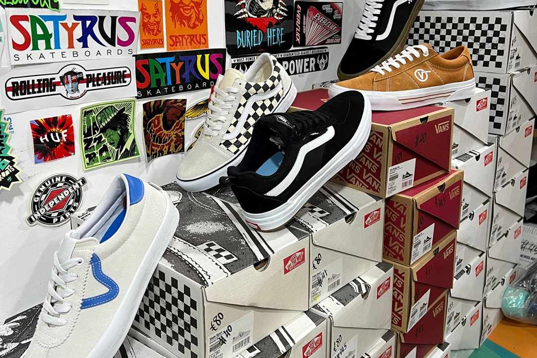 LarnaCan Skateshop gallery image 3