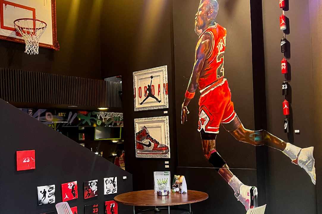 Moments Sports Bar gallery image 1