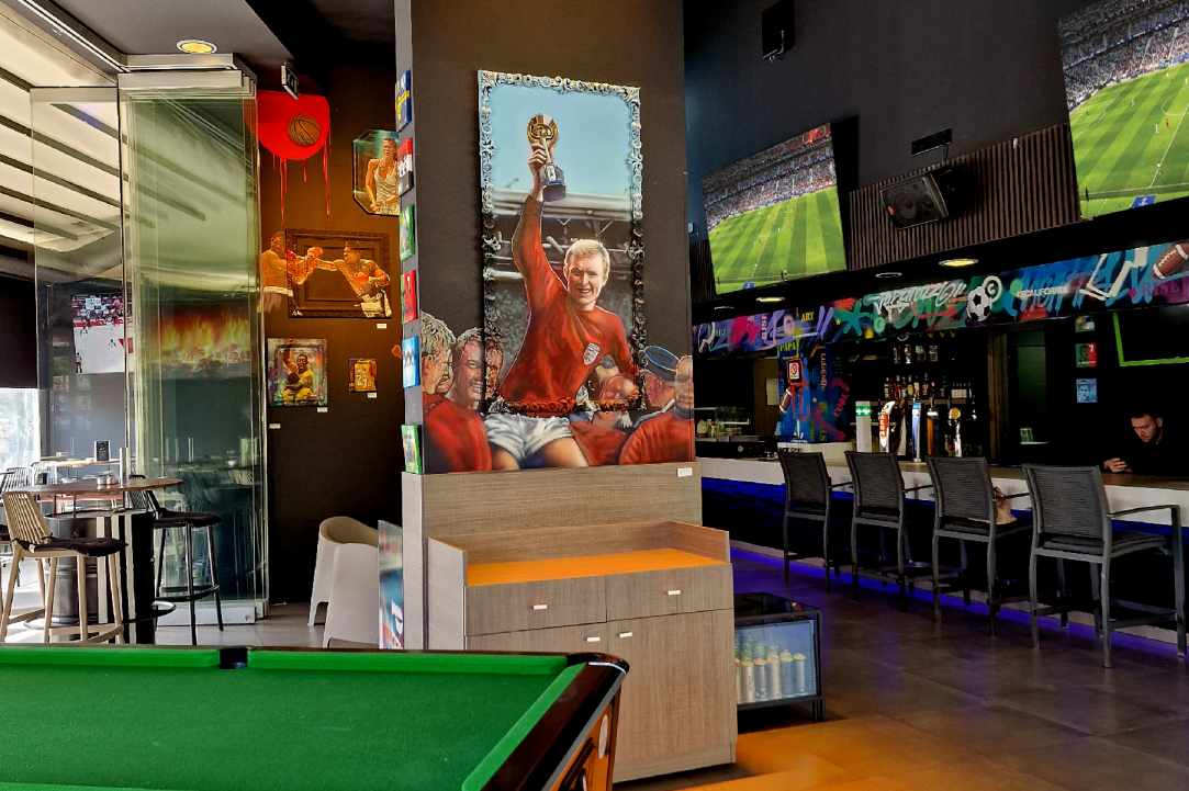 Moments Sports Bar gallery image 2