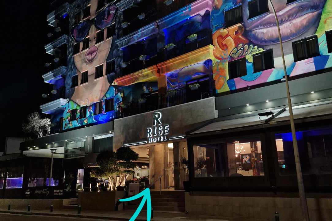 Moments Sports Bar gallery image 3