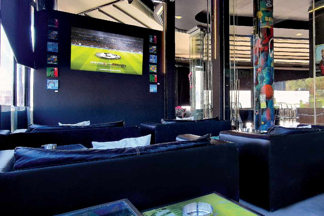 Moments Sports Bar gallery image 4