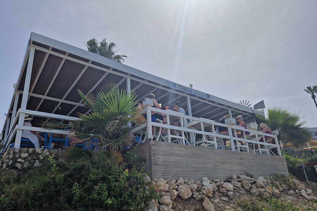 Nissia Bar & Grill
