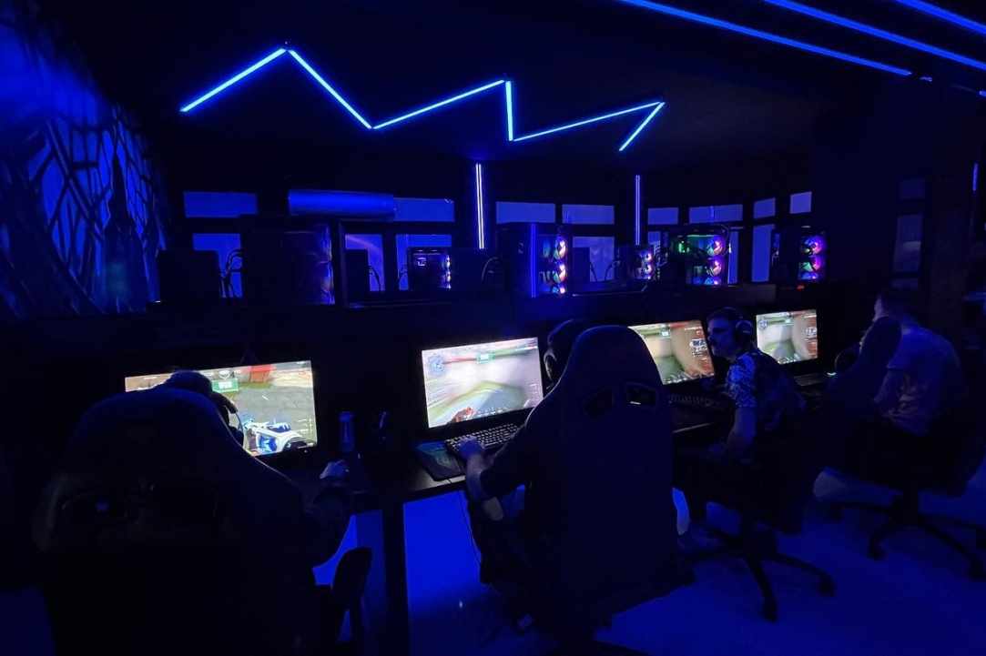 V World Gaming Lounge & Cafe Bar