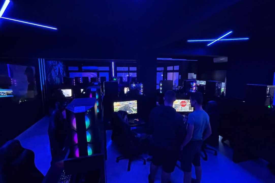 V World Gaming Lounge & Cafe Bar