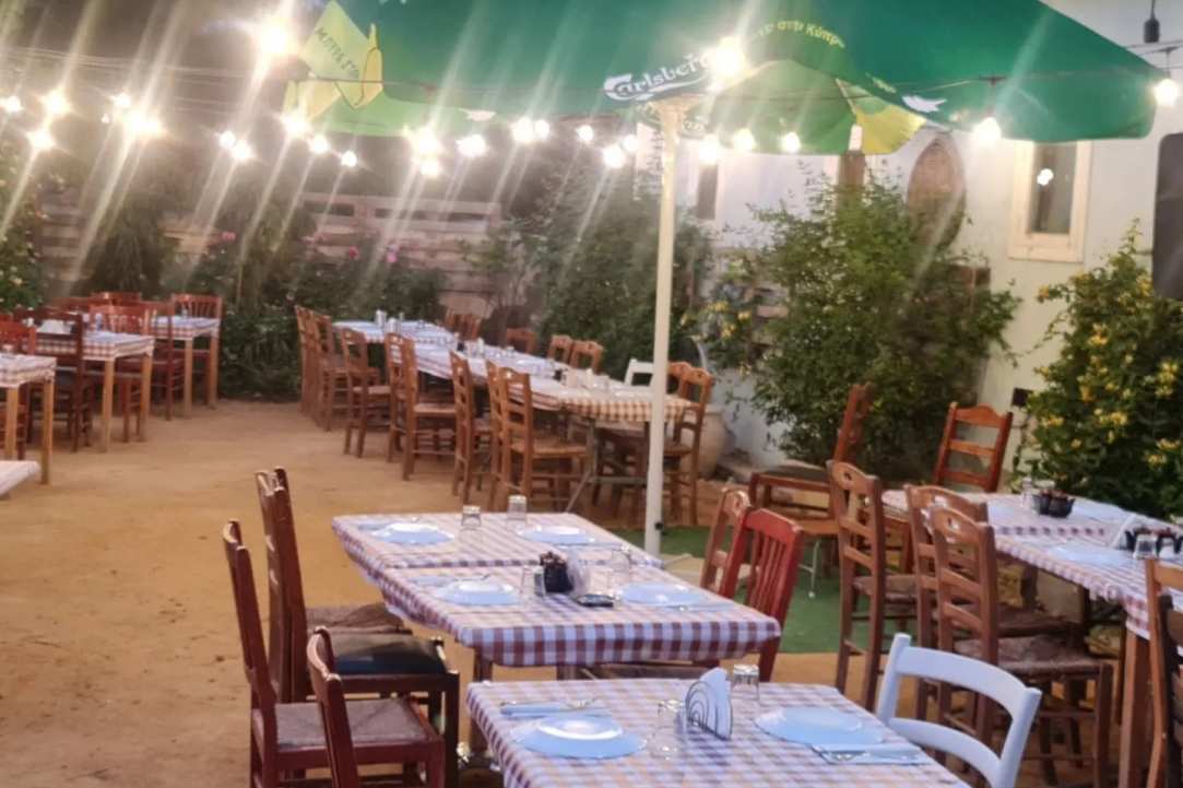 To Stenorymi Tavern