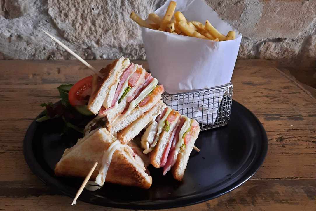 Trippers Bar - Restaurant gallery image 4