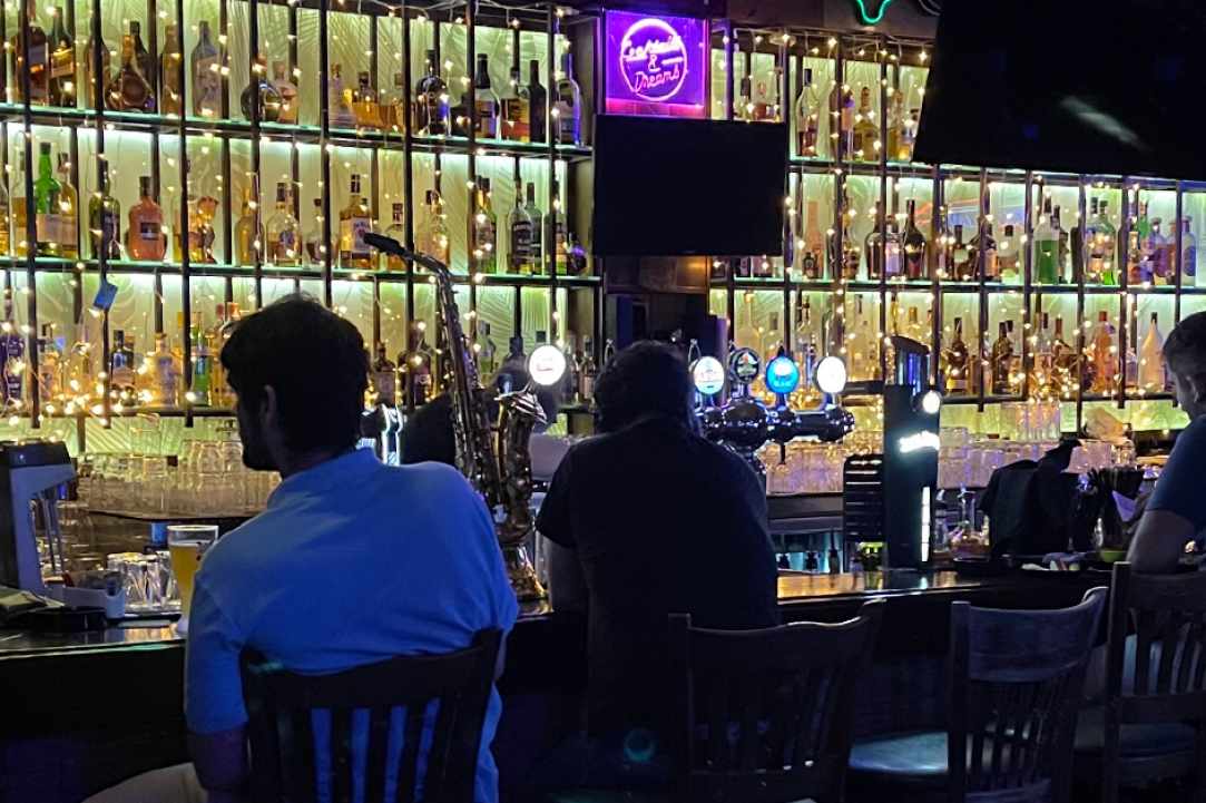 Trippers Bar - Restaurant