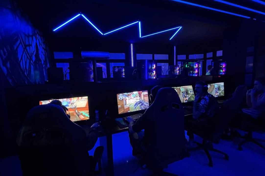 V World Gaming Lounge & Cafe Bar