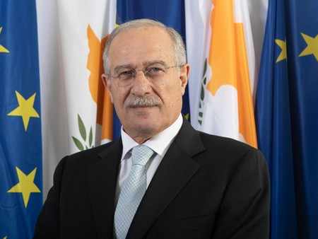 Η Κυβέρνηση δεν εξετάζει ενδεχόμενο χρήσης βραχιολιού