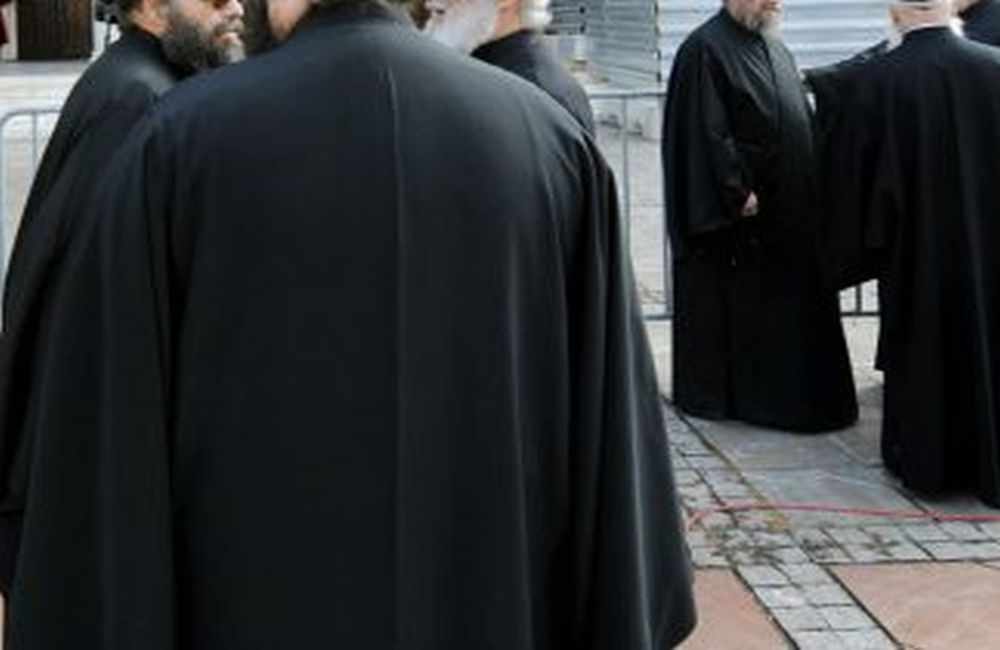 Τρείς ιερείς με κορωνοϊό σε σοβαρή κατάσταση