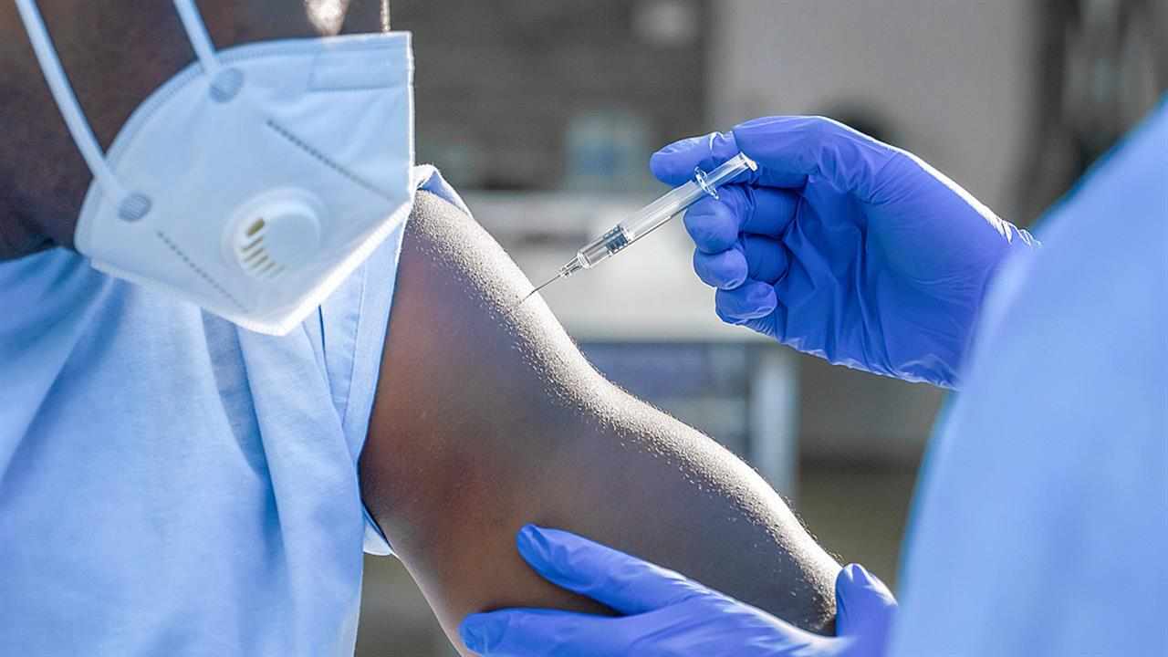 Άρχισαν να νοσηλεύονται και ασθενείς που εμβολιάστηκαν