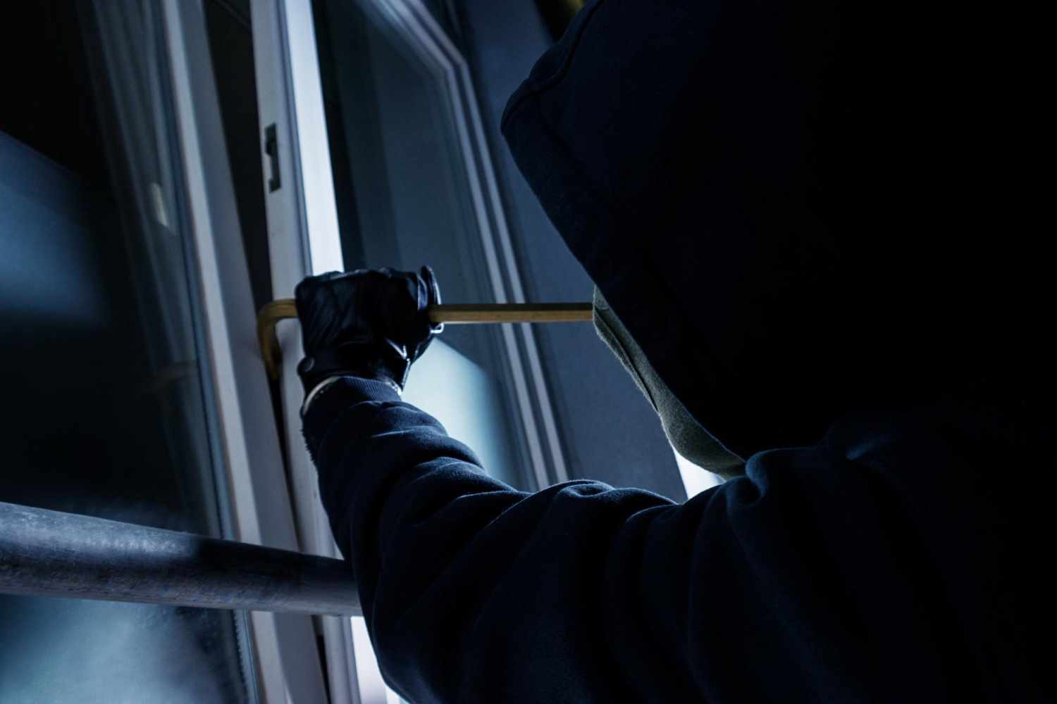 Έκοψαν το ρεύμα για να ληστέψουν