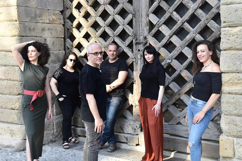 «Ζεστή Βροχή Αγάπη»