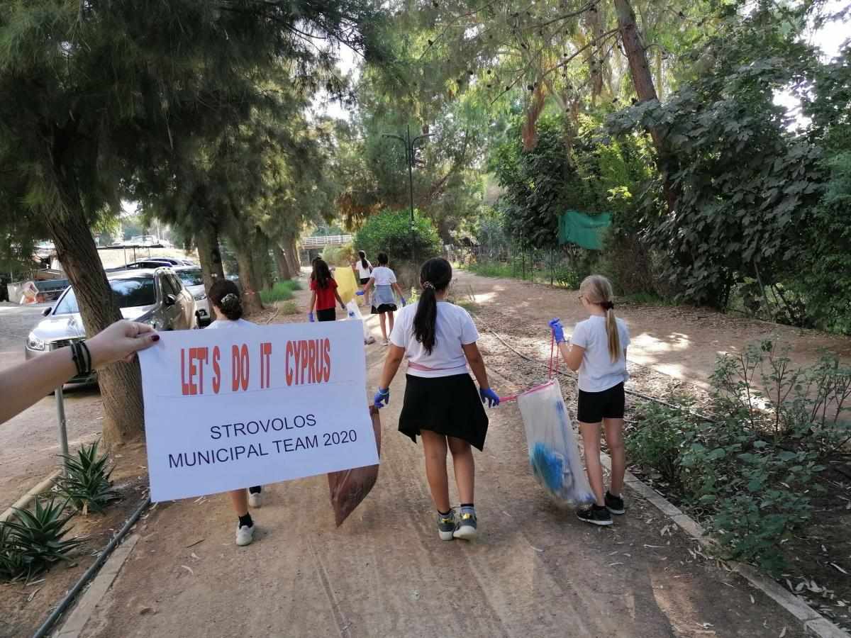 Εθελοντές καθάρισαν το Γραμμικό Πάρκο Πεδιαίου