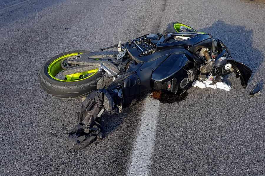 Μοτοσικλετιστής προσέκρουσε σε περιτοίχισμα οικίας