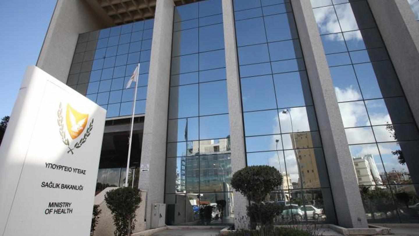 Υπ. Υγείας: Η απάντηση για τα περί παραβίασης δικαιωμάτων των ανεμβολίαστων