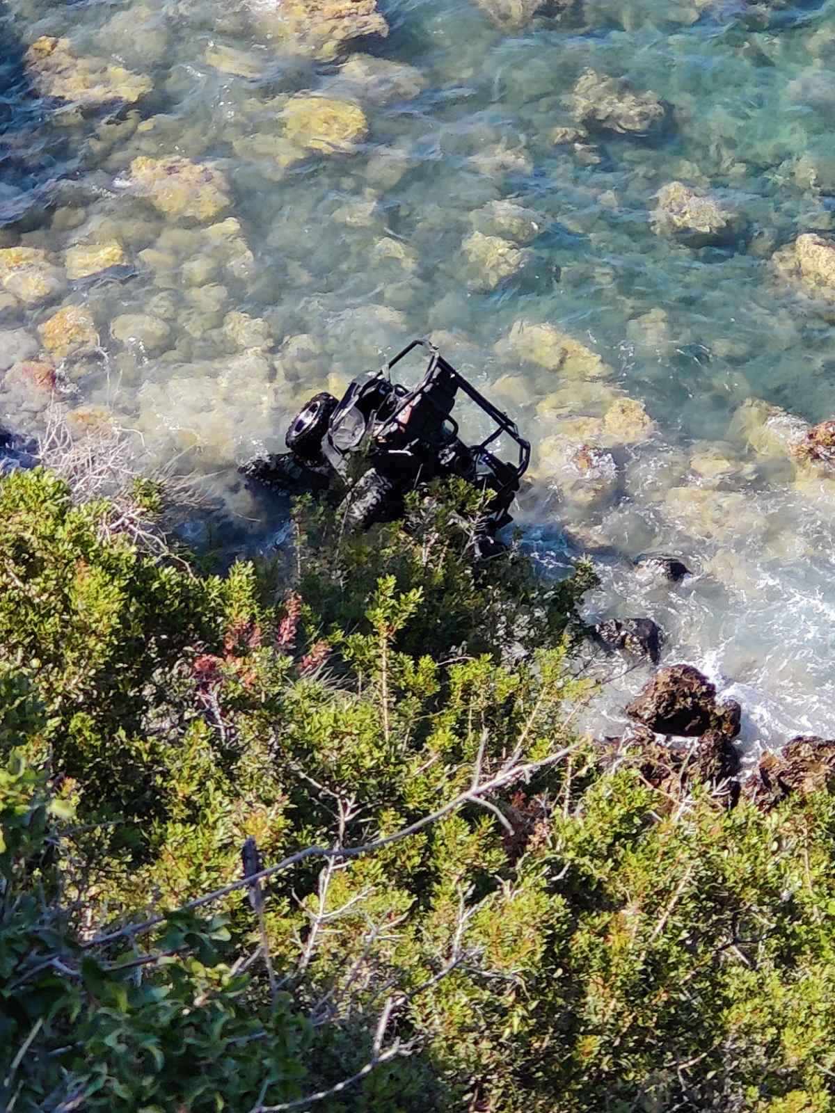 Έπεσε στην θάλασσα το όχημα buggy