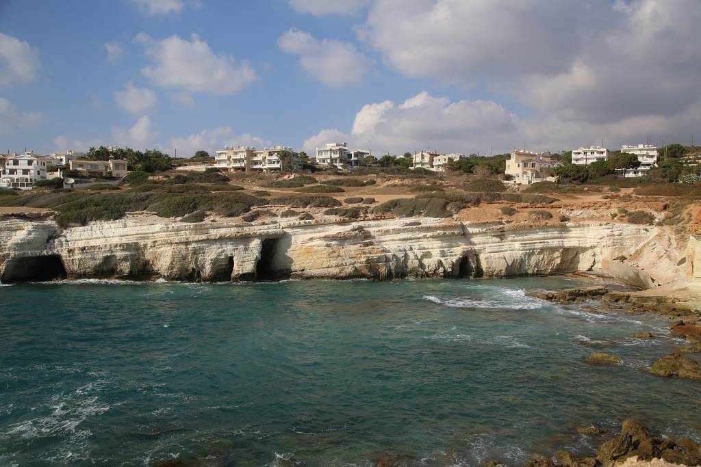 Πήγε για φωτογραφίες στις θαλασσινές σπηλιές και έπεσε από 7 μέτρα ύψος