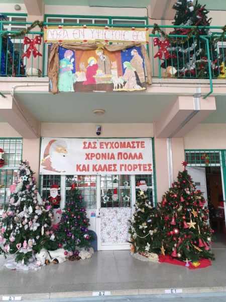 Σχολείο στη Λεμεσο μετατράπηκε σε ένα υπέροχο χριστουγεννιάτικο χωριό